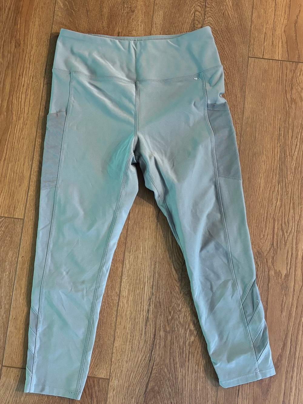 Mondetta Sage Green Cropped Leggings with Side Pockets